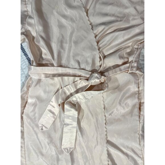 Vintage Barbizon Pink Satin Wrap Robe With Embroidered Floral Detail & Scalloped - Picture 7 of 16